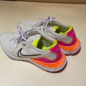 Nike Women’s Renew Run 'Platinum Pink Blast'
